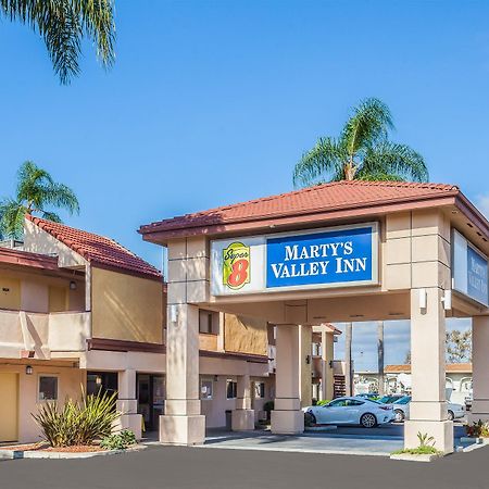Super 8 By Wyndham Oceanside Marty'S Valley Inn Esterno foto
