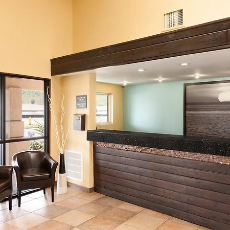 Super 8 By Wyndham Oceanside Marty'S Valley Inn Esterno foto
