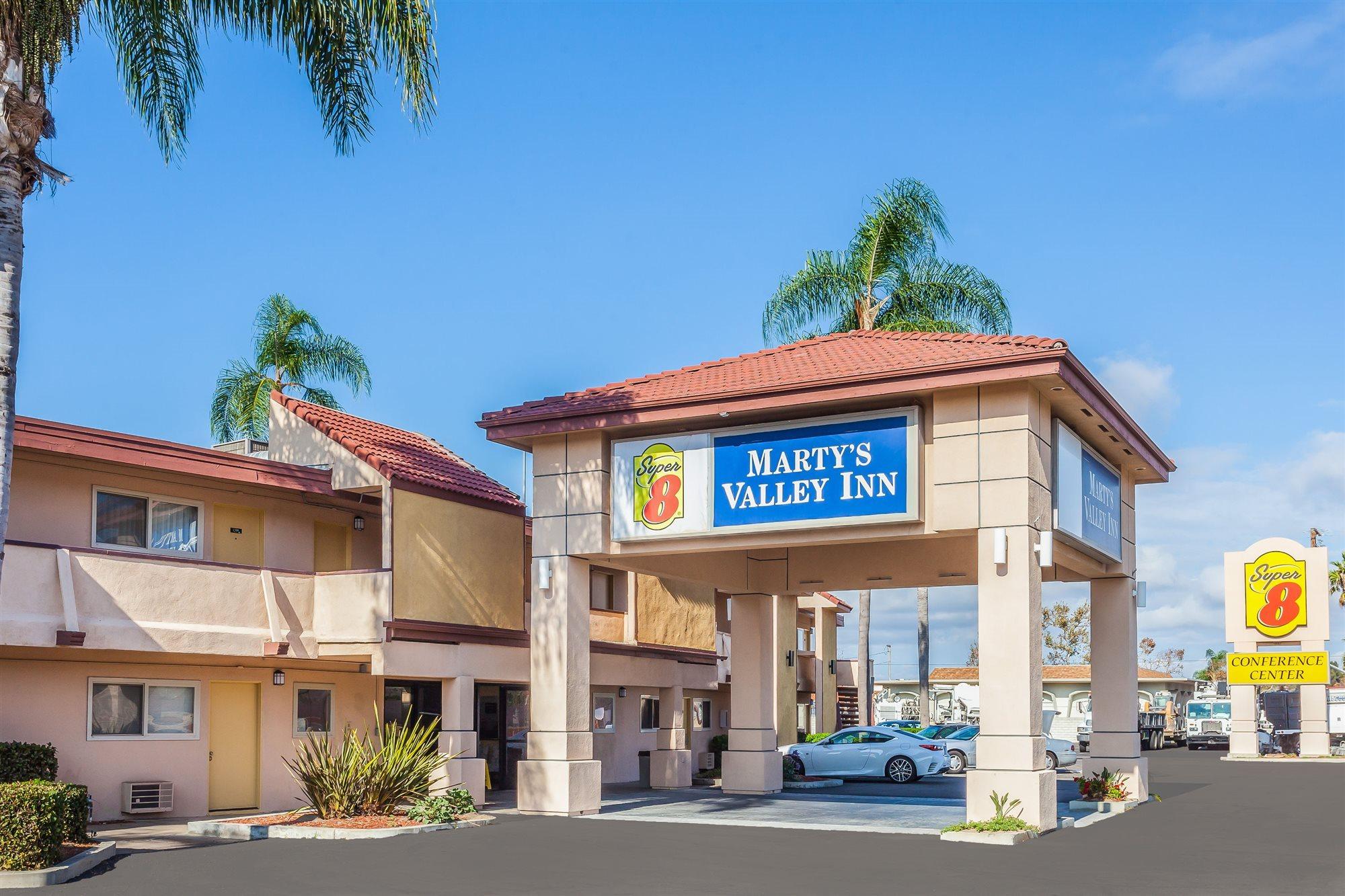 Super 8 By Wyndham Oceanside Marty'S Valley Inn Esterno foto