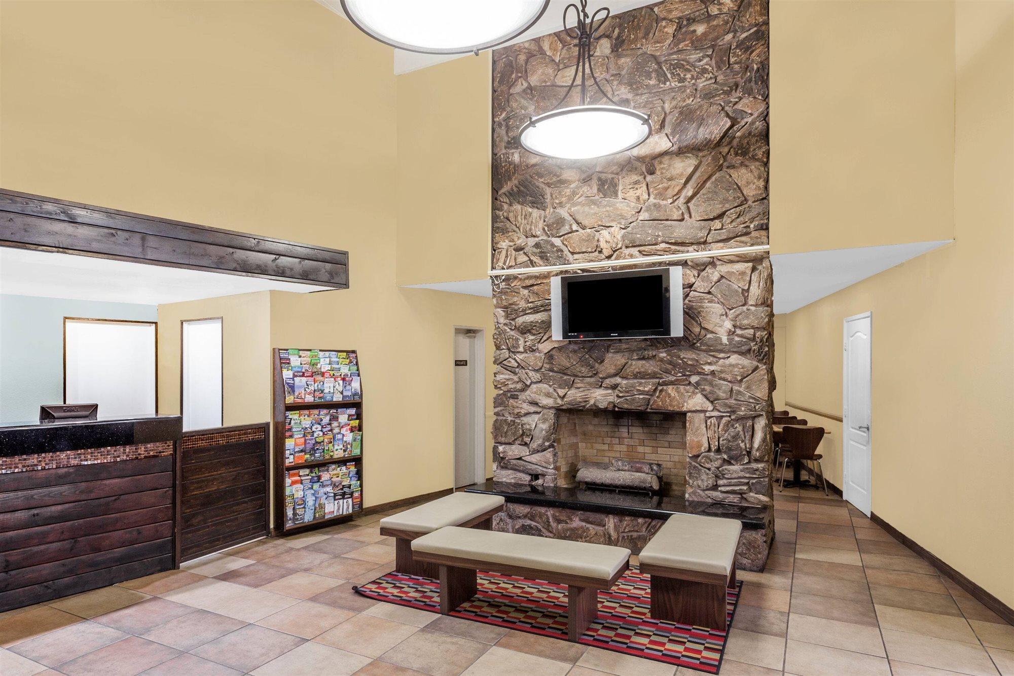 Super 8 By Wyndham Oceanside Marty'S Valley Inn Esterno foto