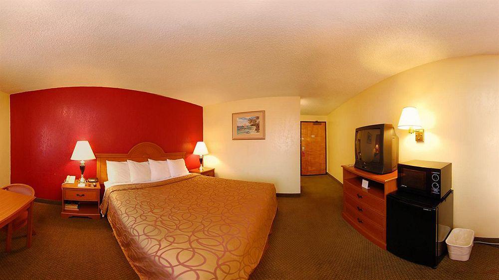 Super 8 By Wyndham Oceanside Marty'S Valley Inn Esterno foto