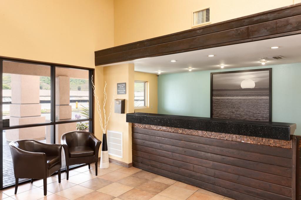 Super 8 By Wyndham Oceanside Marty'S Valley Inn Esterno foto