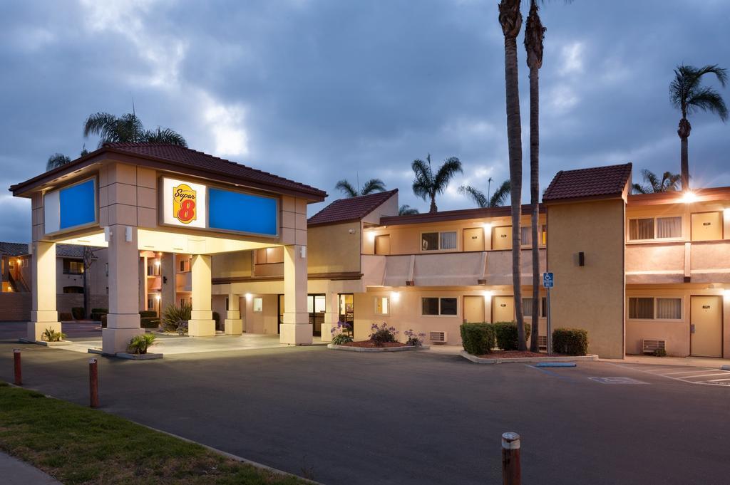 Super 8 By Wyndham Oceanside Marty'S Valley Inn Esterno foto