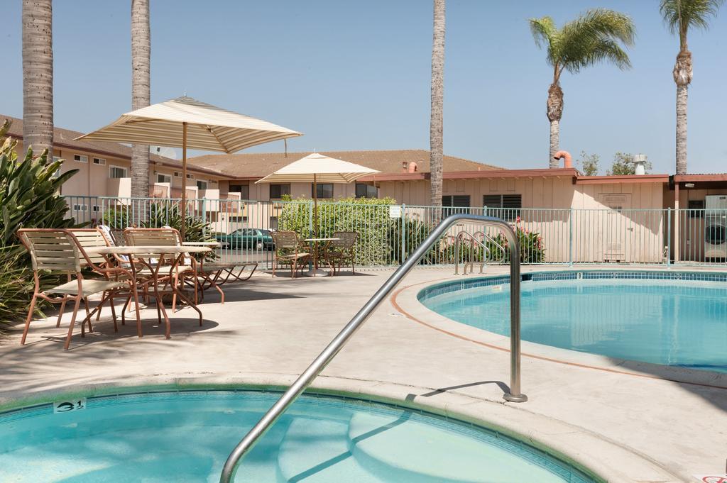 Super 8 By Wyndham Oceanside Marty'S Valley Inn Esterno foto