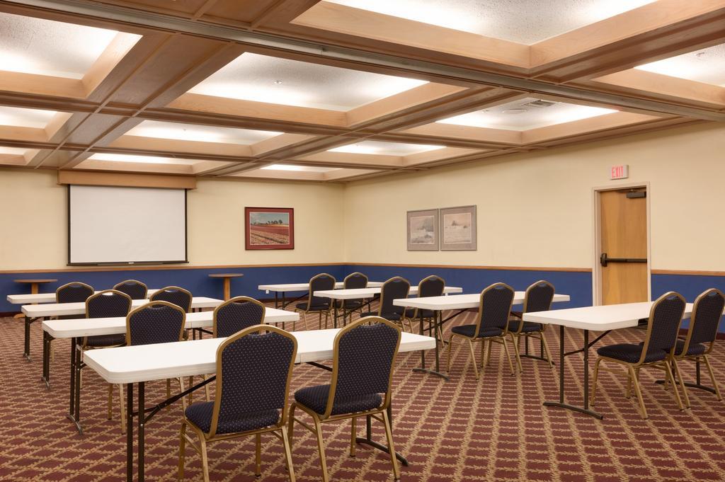 Super 8 By Wyndham Oceanside Marty'S Valley Inn Esterno foto