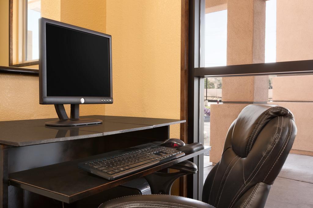 Super 8 By Wyndham Oceanside Marty'S Valley Inn Esterno foto