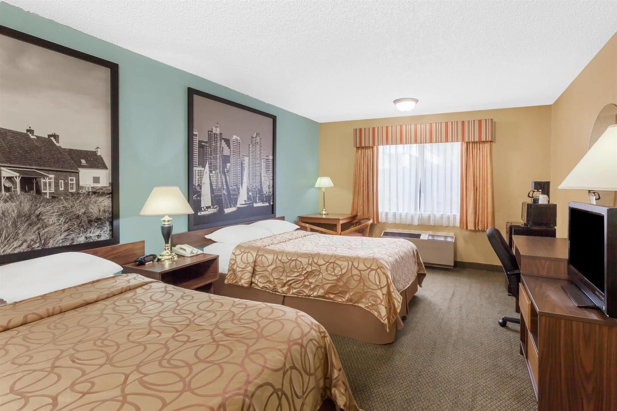 Super 8 By Wyndham Oceanside Marty'S Valley Inn Esterno foto