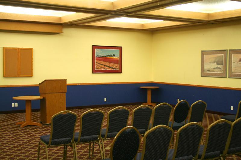Super 8 By Wyndham Oceanside Marty'S Valley Inn Esterno foto